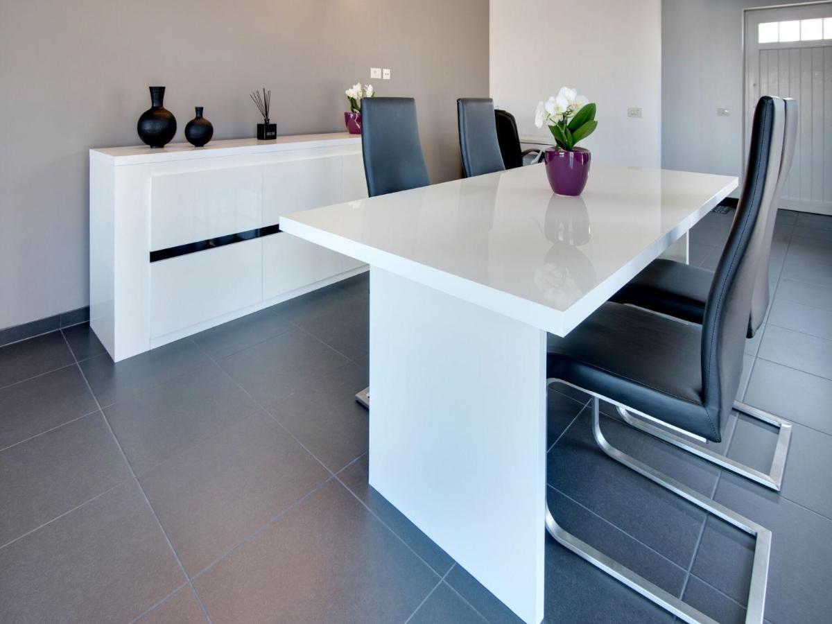 Modern Holiday Home In De Haan With Garden Exterior foto